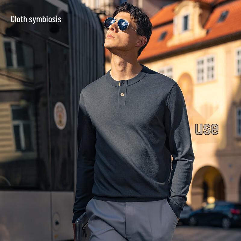 

Мистер. Эта мужская легкая футболка с длинным рукавом и воротником Генри из 100% шерсти L (175)