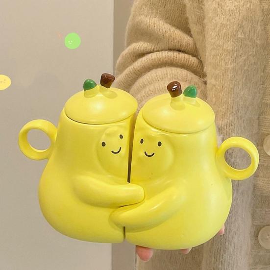 2Pcs Pear Shaped Ceramic Mug with Lid Cute Unique Coffee Tea Cup with Smiling Face 450ml Capacity Couple Hug Mugs Gift for Birthday Home Decor