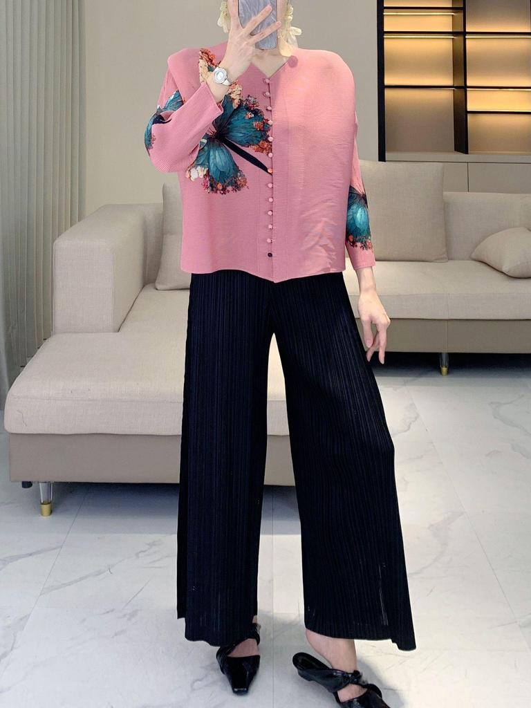 2025 Spring Butterfly Print Ruched Nine-Sleeve Cardigan: Chinese Style Buttoned Top for Moms