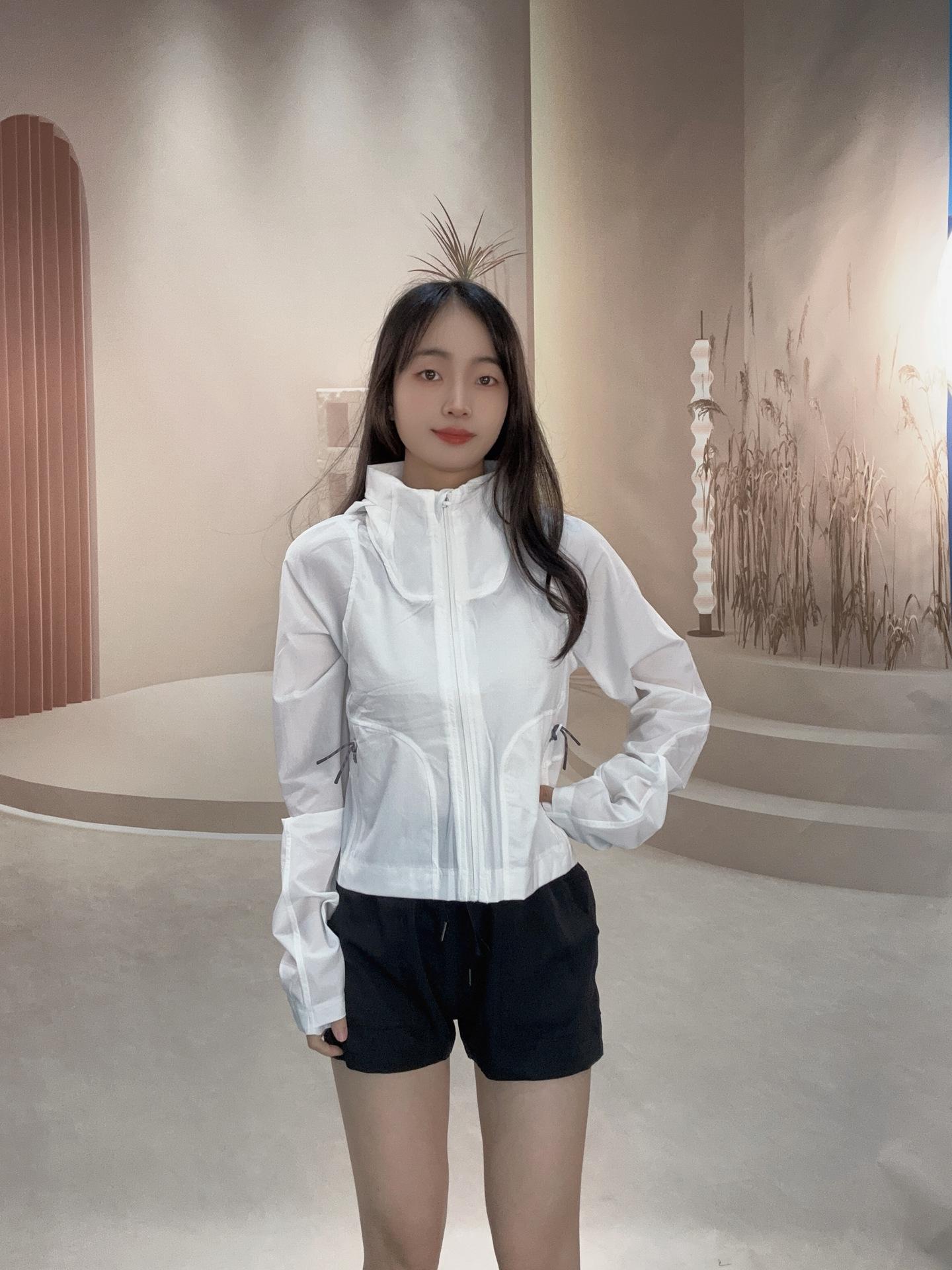 

Женская приталенная дышащая спортивная куртка: Защита от солнца для весенних и осенних мероприятий на открытом воздухе, йоги, пеших прогулок. S