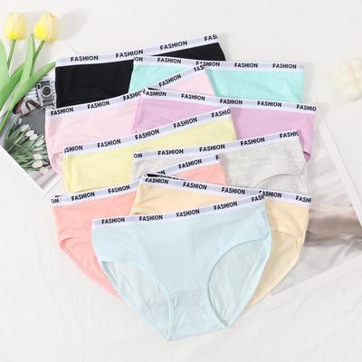 Chiloței – Bikini, brazilieni, hipsteri, slips și retro