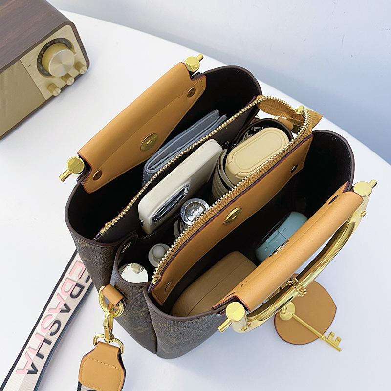 Retro Style Printed Handheld Women's Bag Classic Large-capacity Tote Bag Multi-layer Temperament Shoulder Bag