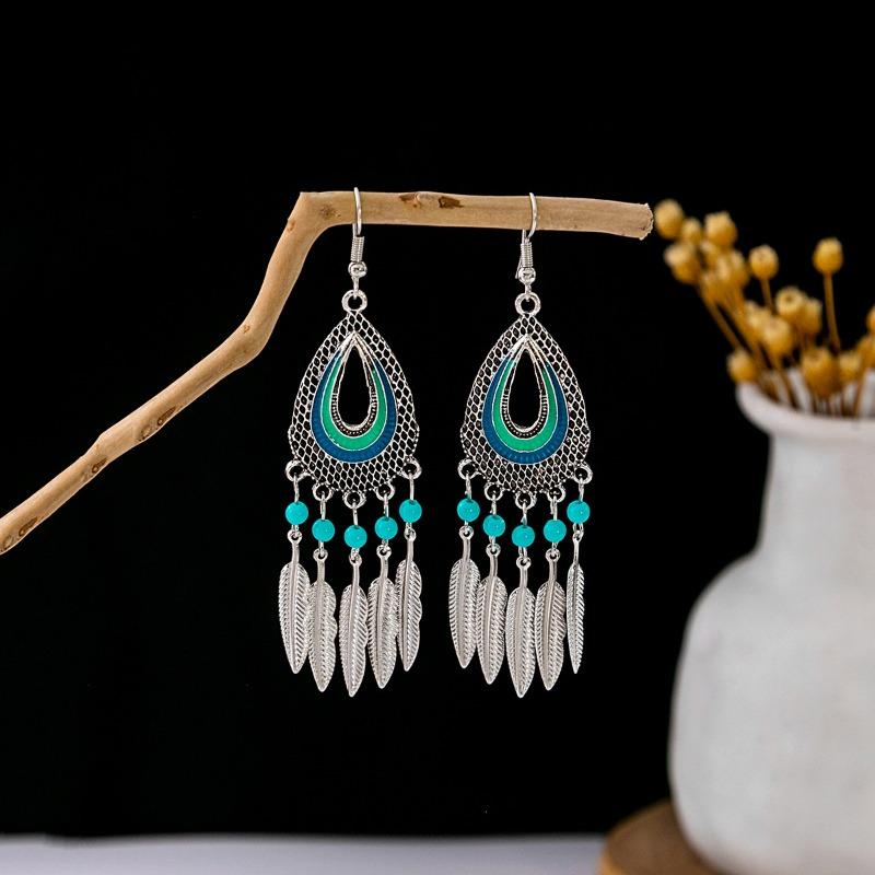 Bohemian fringed turquoise earrings, retro few earrings, personalized temperament earrings.
