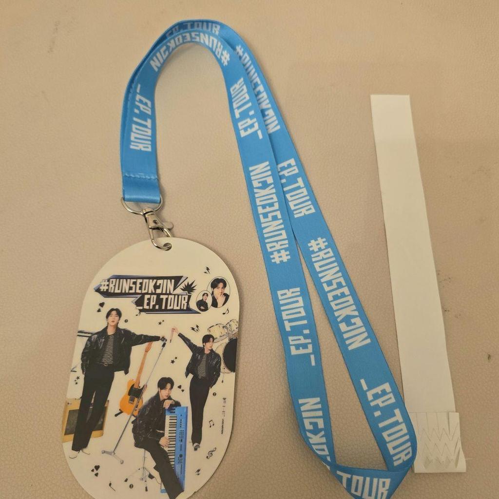 [USED] RUNSEOKIN E.P.TOUR Tag with Strap