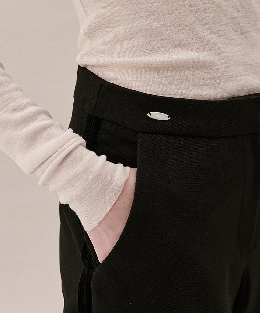 Awi Slim Fit Bermuda Pants_Black