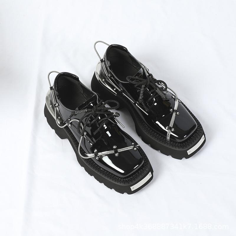 

Трендовые крутые весенние декоративные туфли на платформе из натуральной кожи женские из натуральной кожи в британском стиле с квадратным носком дерби черные на толстом каблуке маленькие кожаные туфли 40