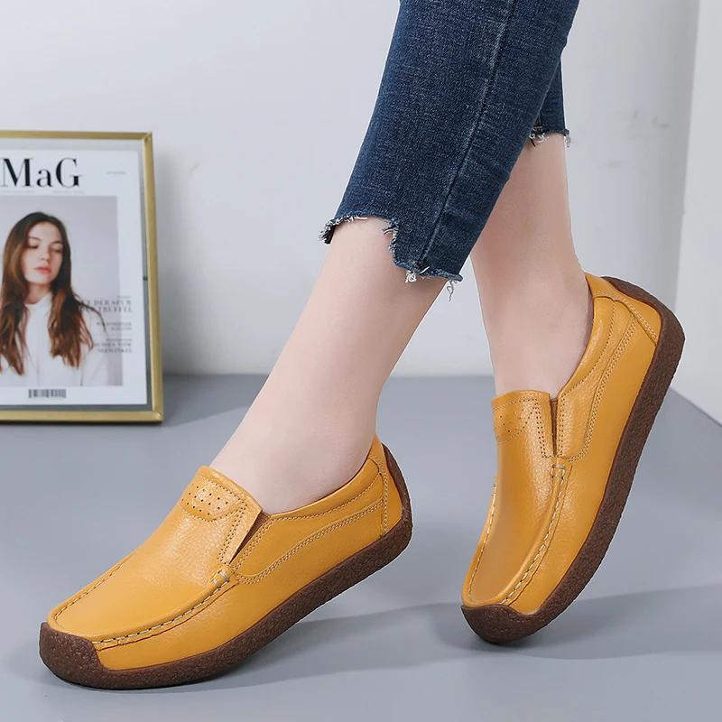 Lightweight Slip-On Soft Bean Loafers Ladies Non-Slip Mother Walking Shoes British Style Flat Genuine Leather Casual Shoes Women