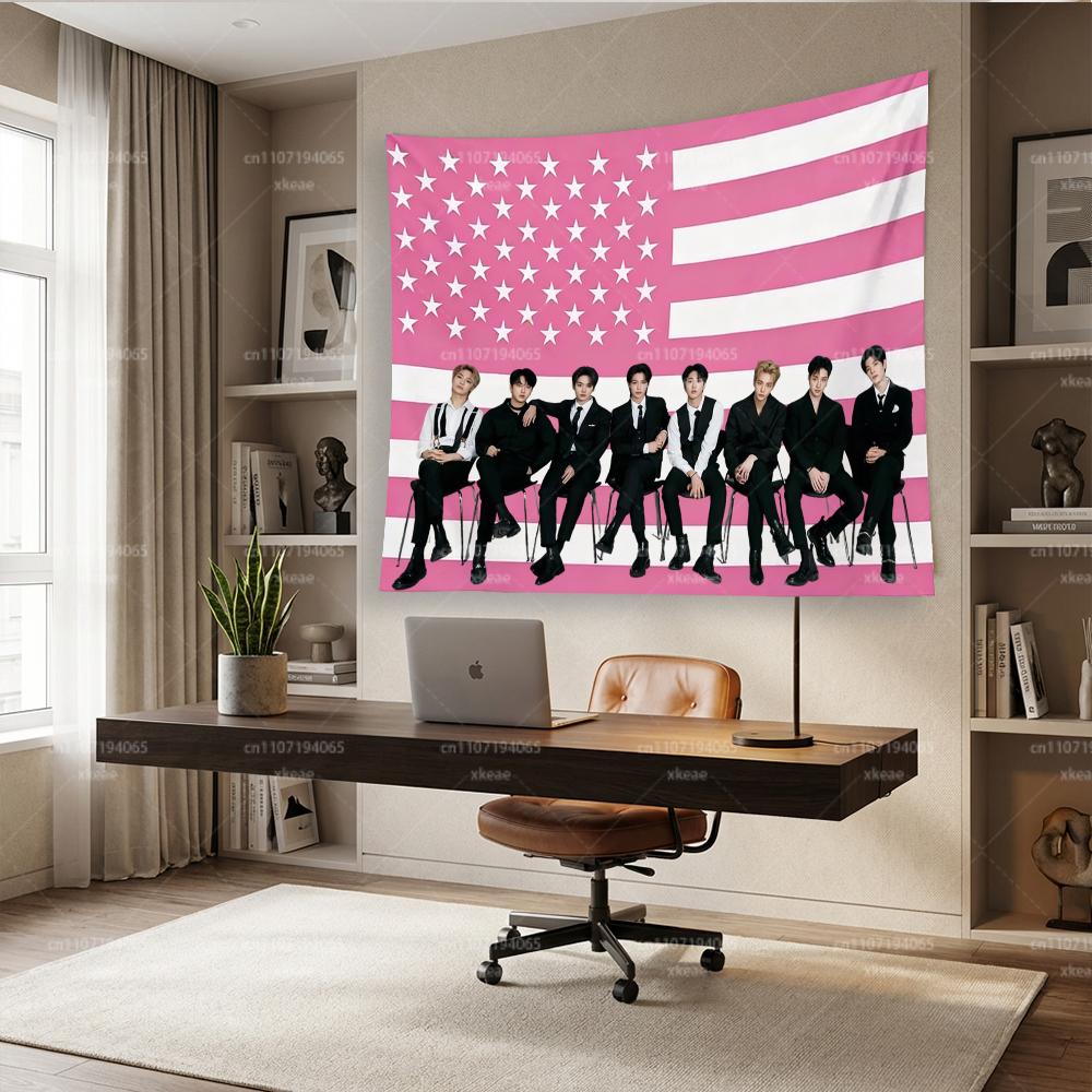 Stray Kids Rosa Amerikanische Flagge Wandteppich, Flachdruck Formelles Gruppenfoto Wandbehang, K-Pop Skz Fanraum Dekor Banner Für Schlafzimmer