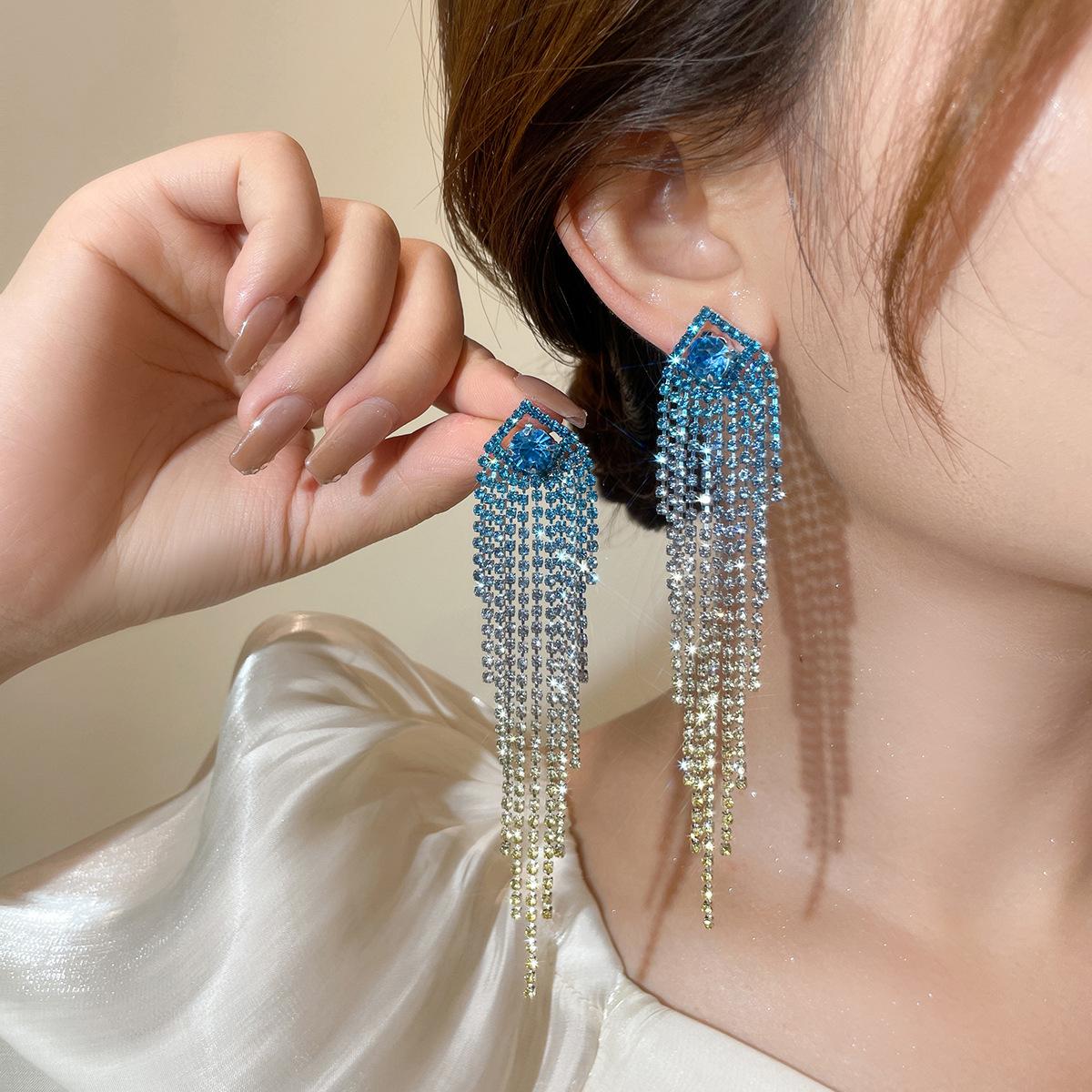 Постепенное изменение цвета Длинные серьги с кисточками из бриллиантов