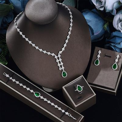 Exquisite and Elegant Water Drop Collarbone Chain Inlaid with Emeralds, Bridal Wedding Banquet Zircon Necklace Earrings