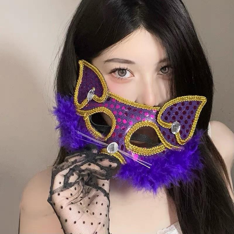 Halloween mask costume party with makeup costume-cosmetically transformed face mask, costume accessories,half-face lace-edged feather headpiece,mask