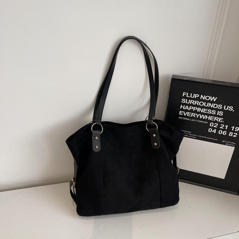 

Large capacity fashionable retro soft leather women s shoulder bag women s autumn and winter new atmospheric tote bag