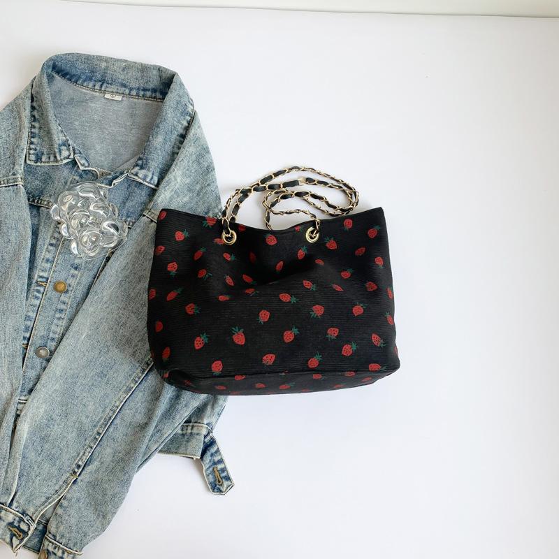 

Сумка из нежной фактуры в иностранном стиле 2024 года, новая мода, повседневная сумка через плечо и подмышки, модная повседневная сумка-тоут чёрный