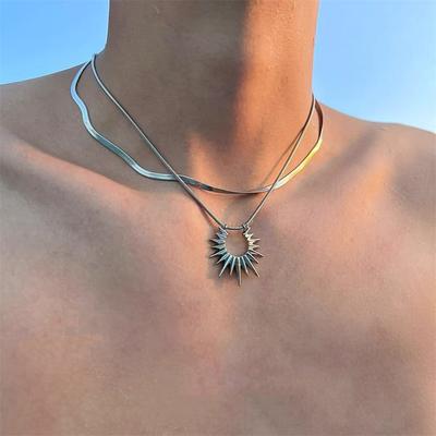 Collana da Uomo in Acciaio Titanio Doppio Girasole Nicchia Premium Lusso Leggero Tendenza Vento Freddo Collana Versatile per la Clavicola
