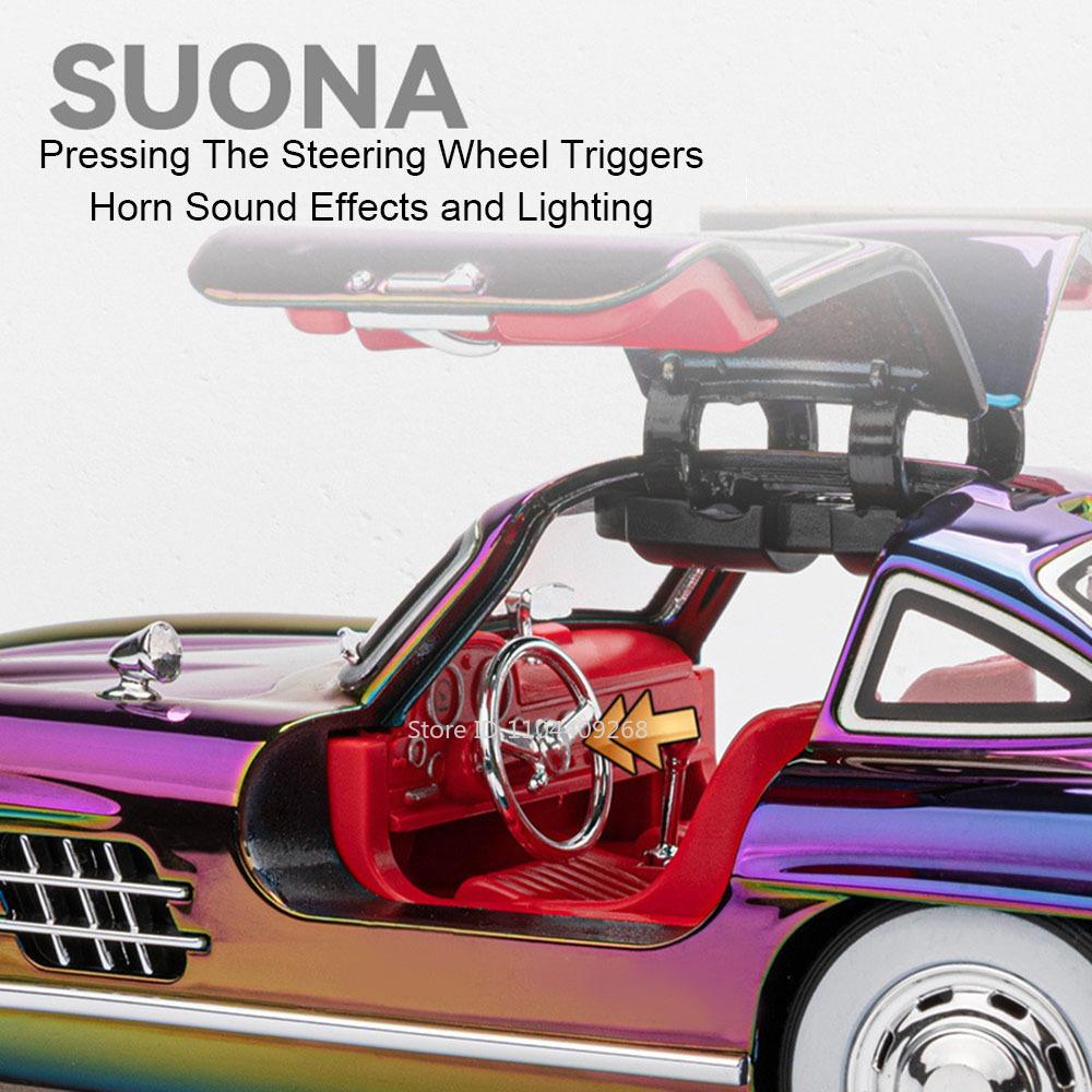 1:24 300SL Vintage Car Model Toy Gull Wing Doors Opened Light Sound Pull Back Miniature Vehicles Models Holiday Gifts for Kids