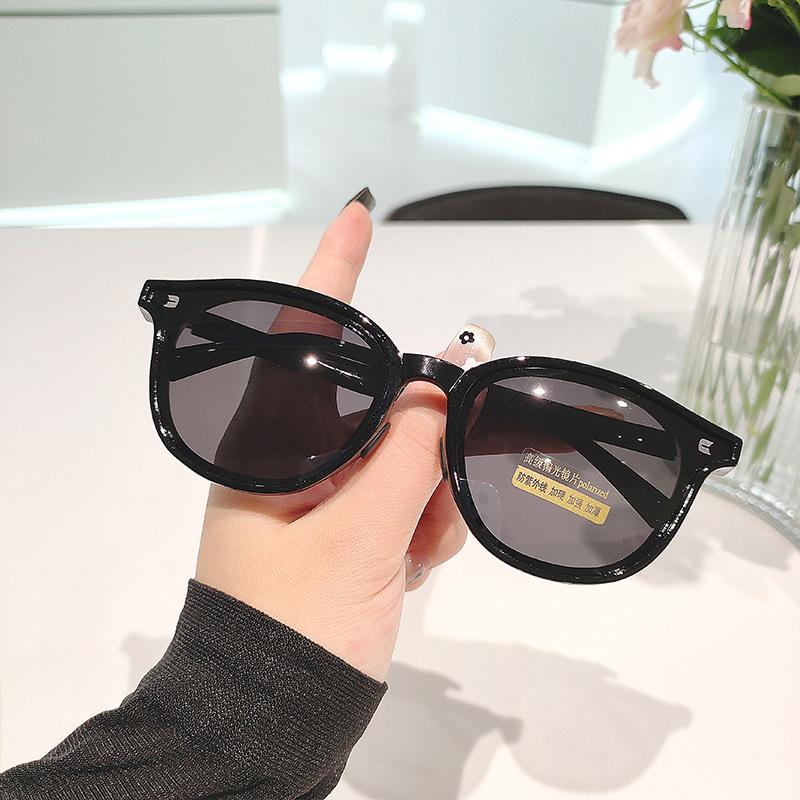 2026 Foldable Fashion Sunglasses: High-End, Ultra-Light, Trendy, Anti-UV Protection for Men  Women