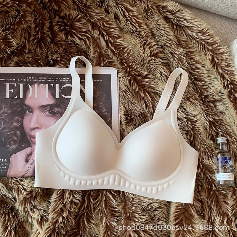 Japanese milk skin has no traces and is breathable. Small breasts gather underwear for women without steel ring soft support to prevent sagging