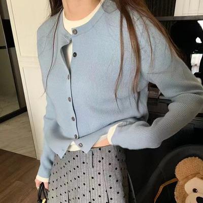 Herbst und Winter neue Strickjacke Damen Design-Sinn Rundhals Fake Two-Piece Spleißkontrastfarbe Sanfte Pulloverjacke Damen