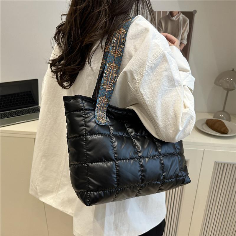 Simple and Fashionable Large-capacity Commuter Bag Women's Bag 2025 New Trend Casual Portable Shoulder Tote Bag