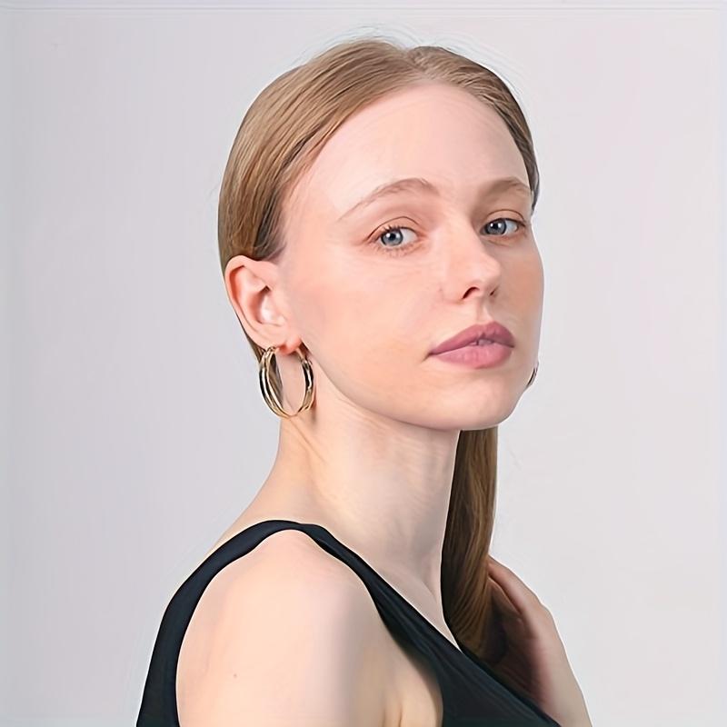 Fashionable Girls Big Circle Earrings  Color/Golden Color Modern Design Statement Women Hoop Earrings Jewelry Bulk