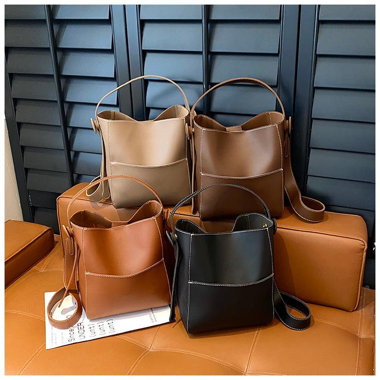 2025 Autumn Women's Retro Large-Capacity Bucket Bag: Versatile Crossbody and Shoulder Bag