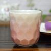 Stilvolle Kutani-Ware Teetasse mit silberner Glasur, rosa, perfekt zum Feiern Ihres 60. Geburtstags. Hergestellt in Japan.