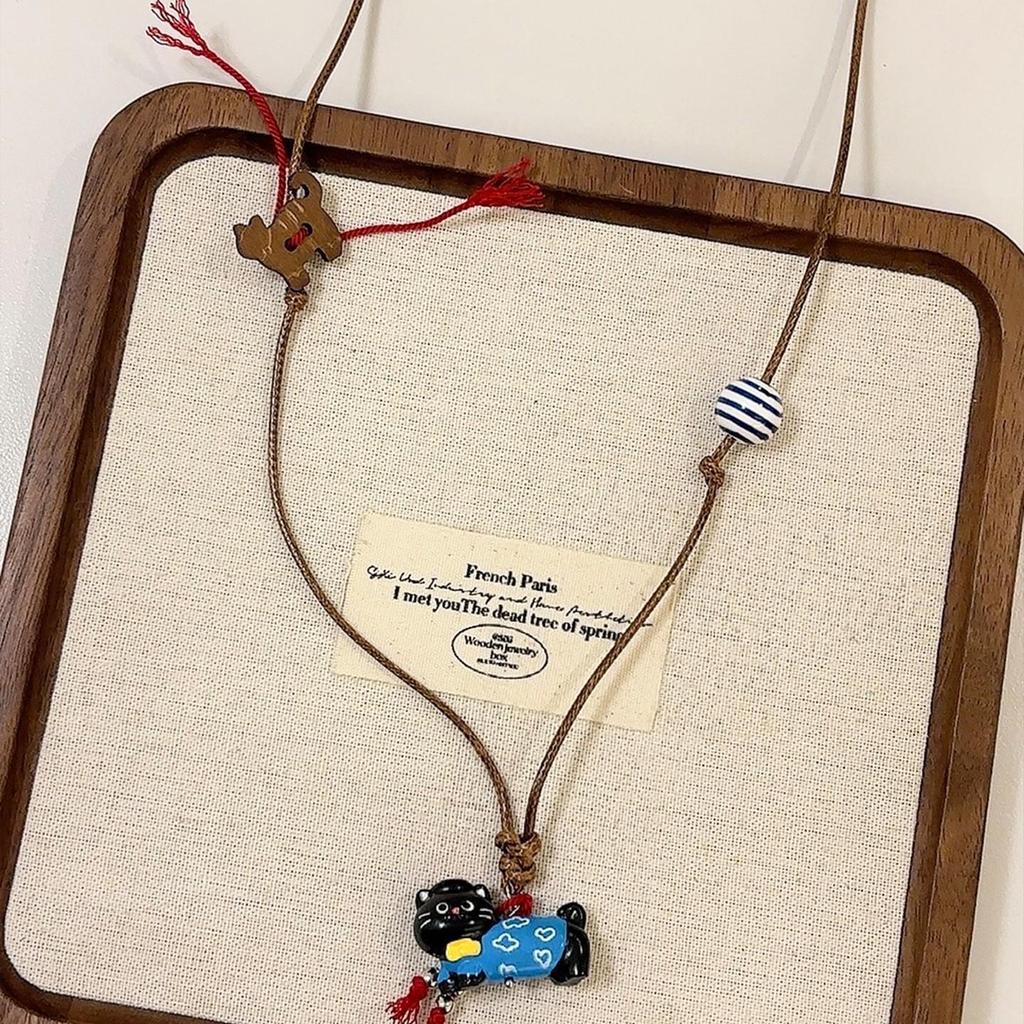 Cartoon Sweet Resin Kitten Pendant Necklace: Unique Sweater Chain Design for Fashion and Commuting