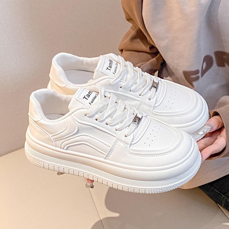 Univerzální malé bílé boty na silné podrážce dámské 2024 nové letní prodyšné dámské boty se sukněmi, populární boty, boty na platformě zvyšující výšku