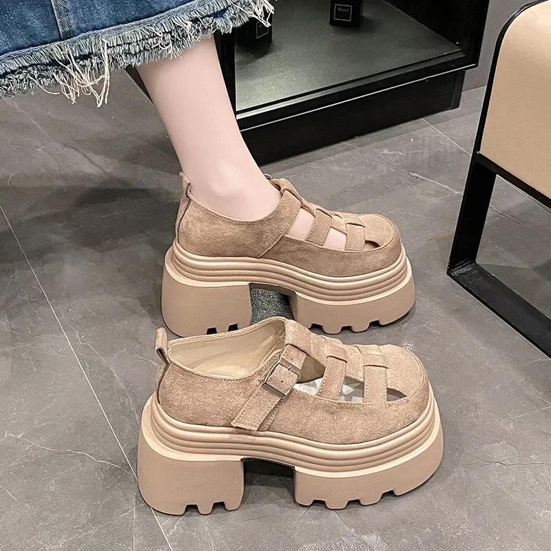 Mode 10CM Mikrofaserleder Plateau Damen Sandalen Neu 2025 Sommer Pumps Damen Versteckte Absätze Römersandalen Hohle Schnalle Keilschuhe
