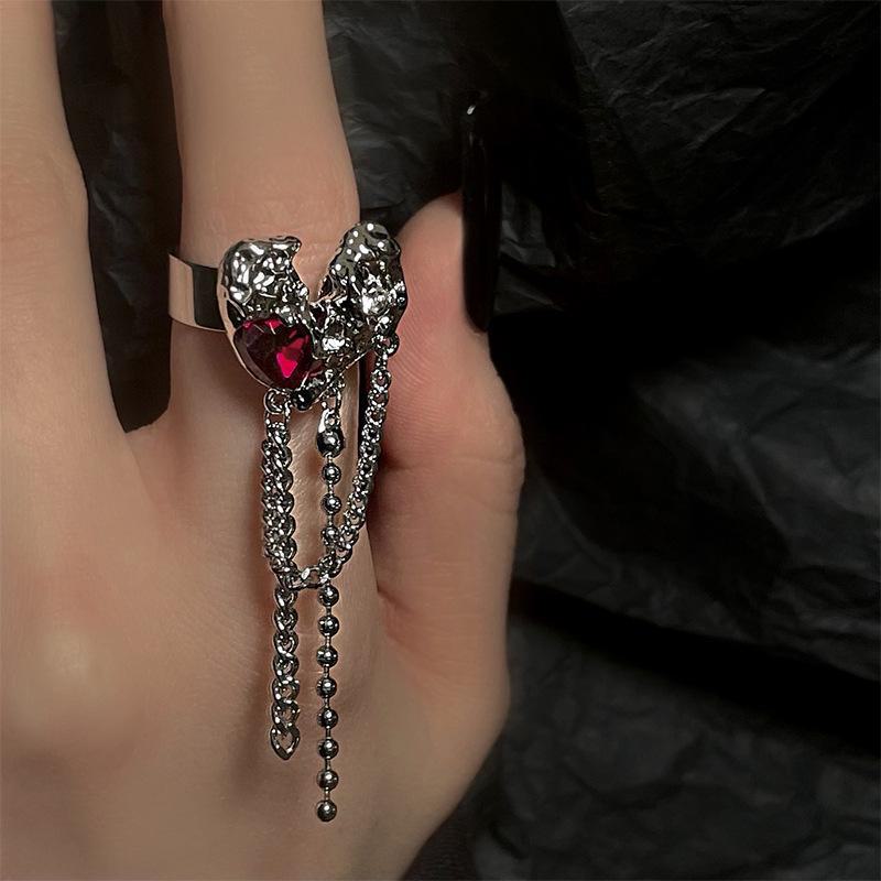 

Серьги-кисточки в форме сердца из лавы: Шикарный европейский и американский дизайн с элементами высокой моды. Ring