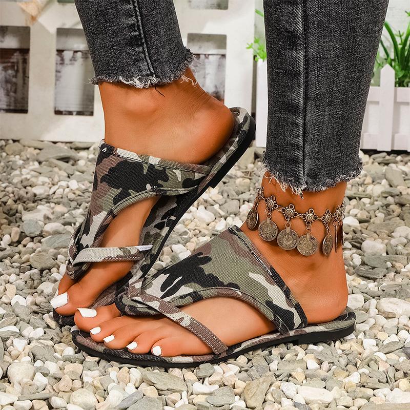 Módní maskáčové ploché sandály pro ženy nadměrné velikosti s měkkou podrážkou a kulatou špičkou, ležérní pantofle na léto 2025, lehké, pohodlné, protiskluzové žabky