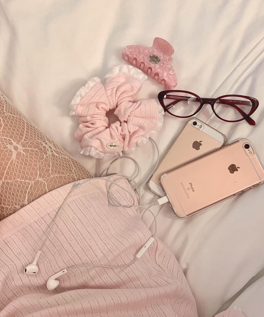 Roseanne Sweet Dreams Scrunchie (Pink)