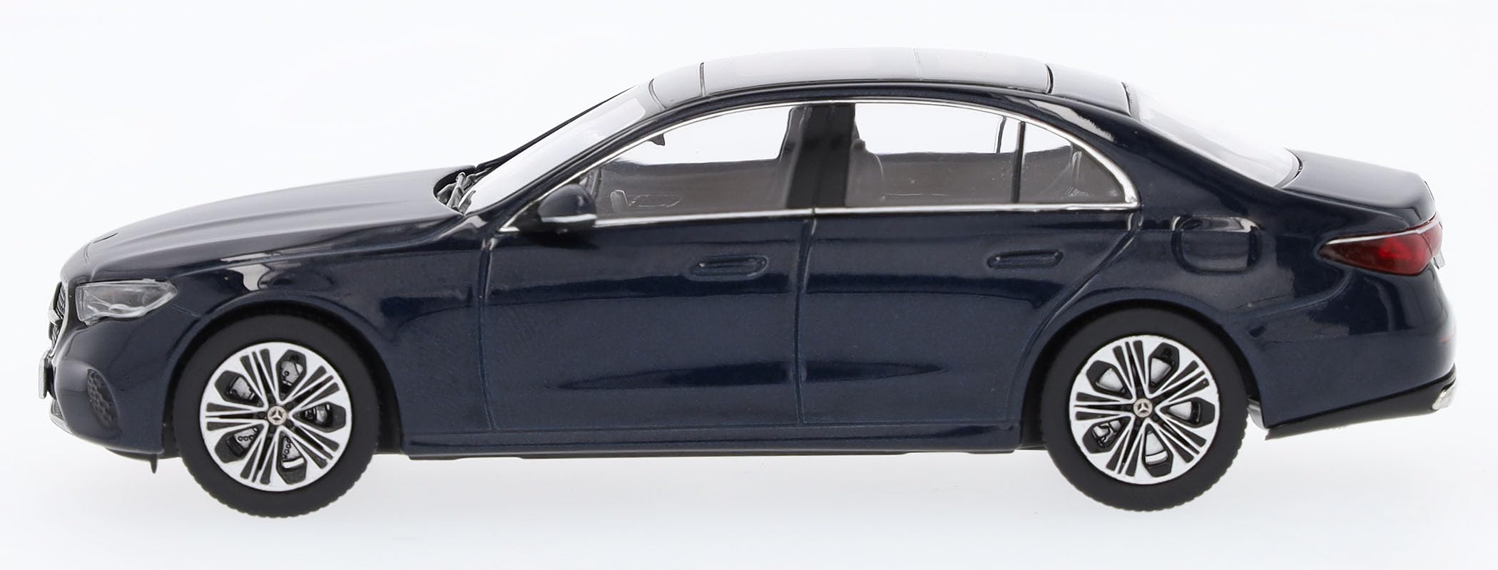 

Оригинальный Авангардный Синий [Коллекция Mercedes-Benz] E-Класс (W214) 1/43