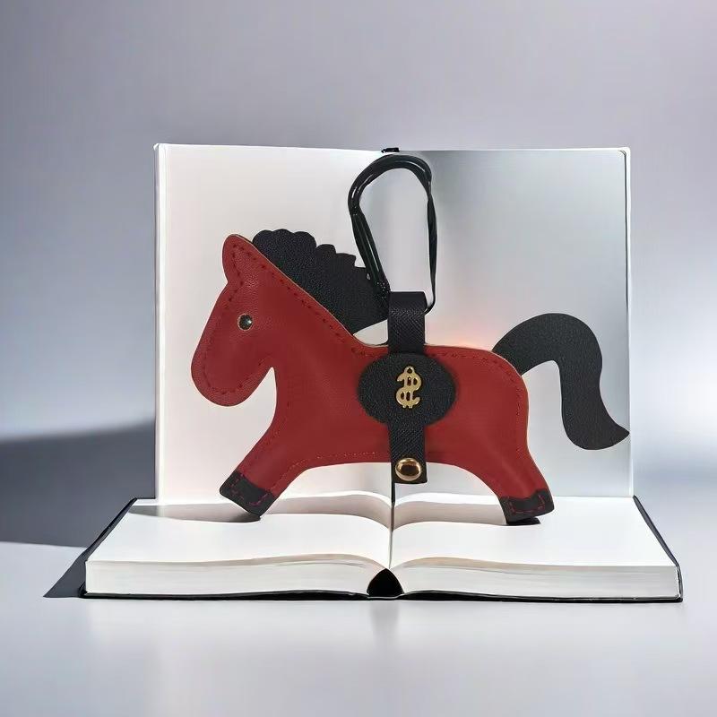 

Pony Leather Keychain Can Be Hung on Handbags or Backpacks бордовый