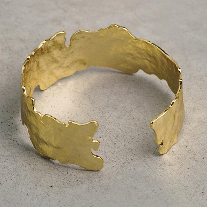 Metal pleated irregular round opening bracelet, personalized bracelet, niche design, jewelry women
