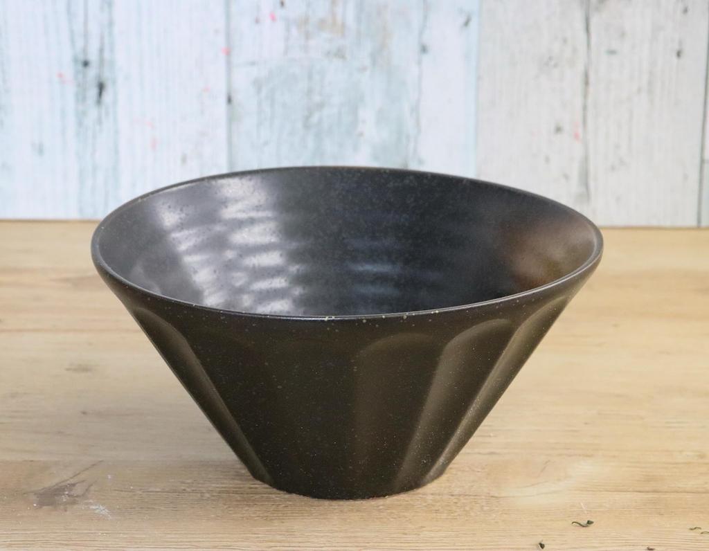 Mino Ware Japanese Cafe Series Chrysanthemum Pattern [Flat Bowl] Black Blown 10-Piece Set (Size: H8 x W16.5 x D16.5cm)