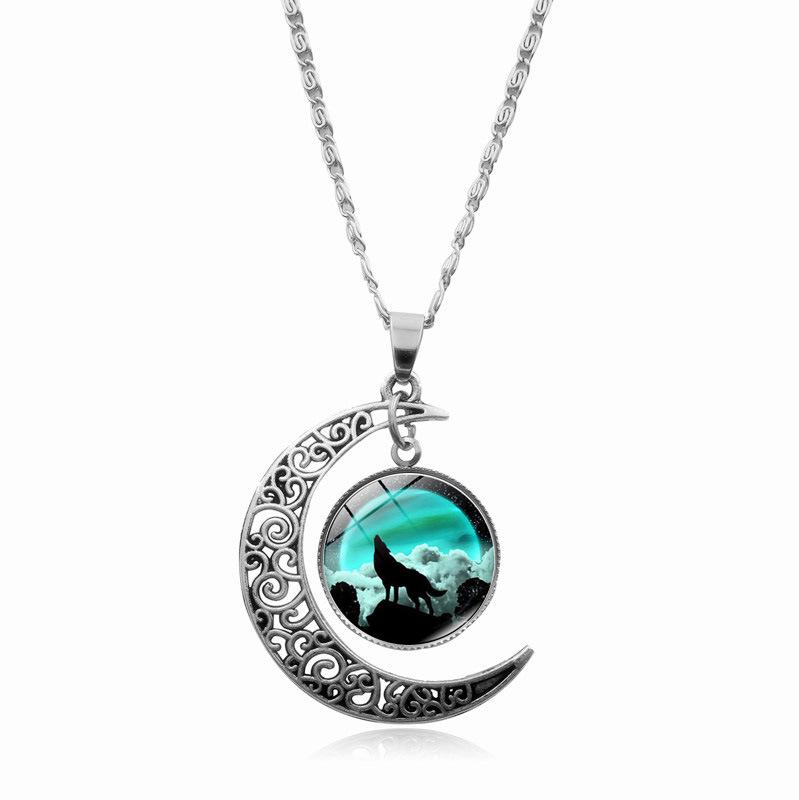 Howling Wolf Moon Time Gemstone Pendant Necklace Women's Versatile Collarbone Chain Accessory
