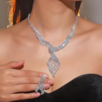 Temperament Luxus Glänzendes Strass-Halskette Ohrringe Zweiteiliges Set Mode Hohlkette Ohrschmuck