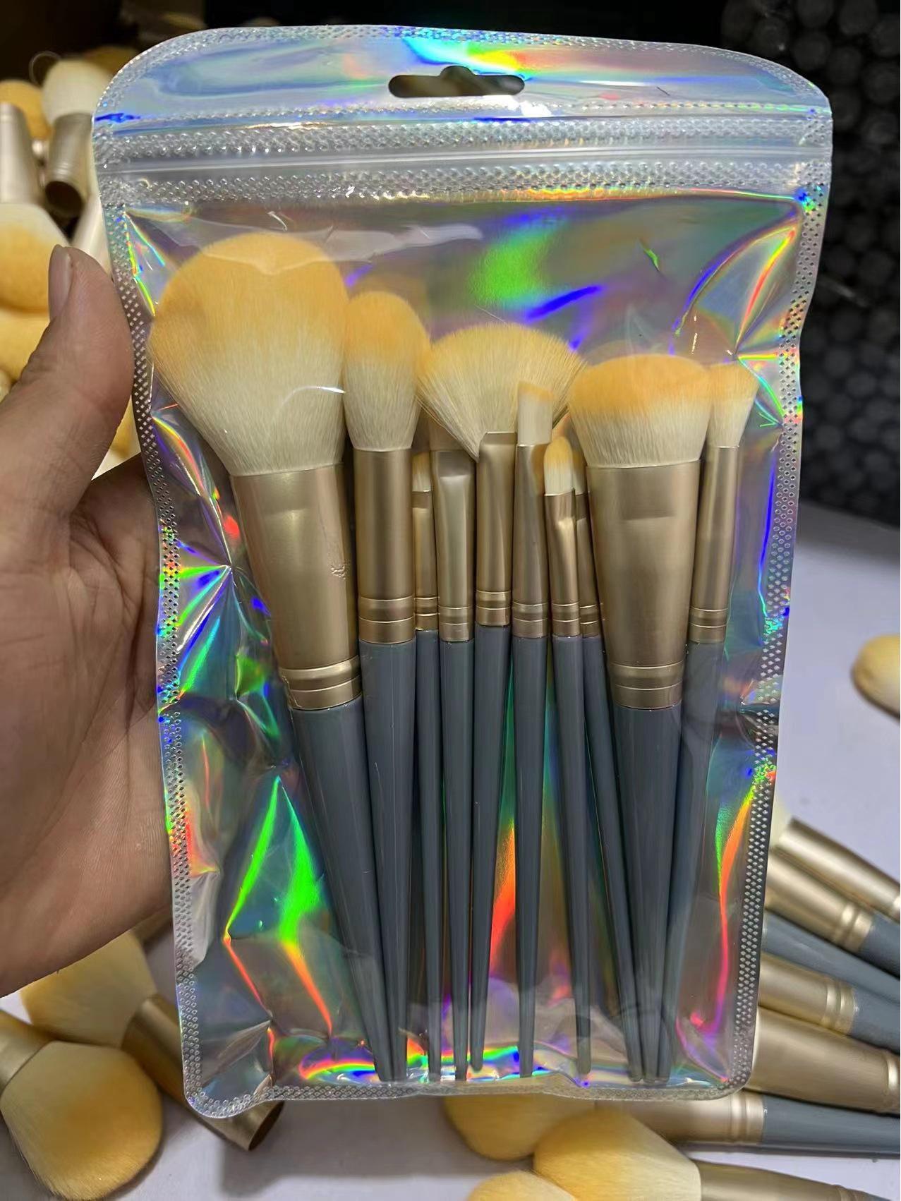 

Lanzhou Blue Bridge Makeup Brushes Set: Eyeshadow, Foundation & Eyeliner Brushes for Beginners, Portable and Influencer-Approved. синий