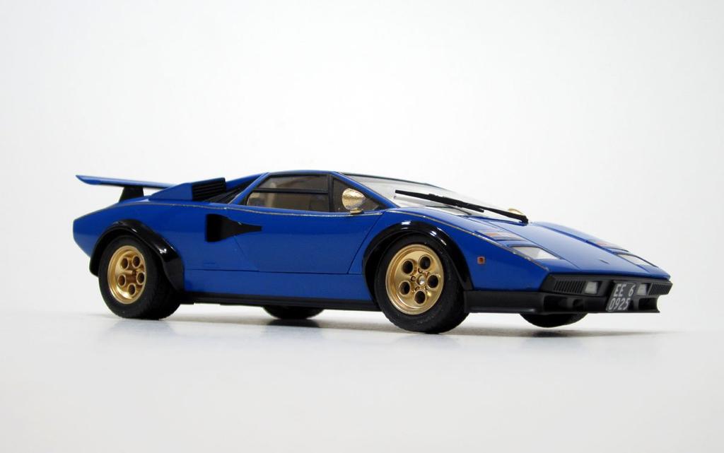 Aoshima Bunka Kyozai 1/24 Supercar No.05 Wolf Countach Version 2