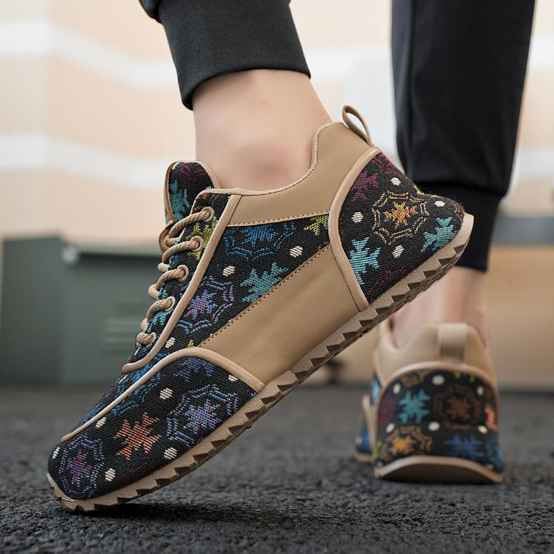 Men’s Sports Shoes Black Skateboard Shoes Student Fashion Printed Running Sneakers Plus Size