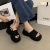 Muffin thick-soled cool slippers women's summer wear fashion and high sense Internet celebrity one-word drag 2025 new super fire beach shoes