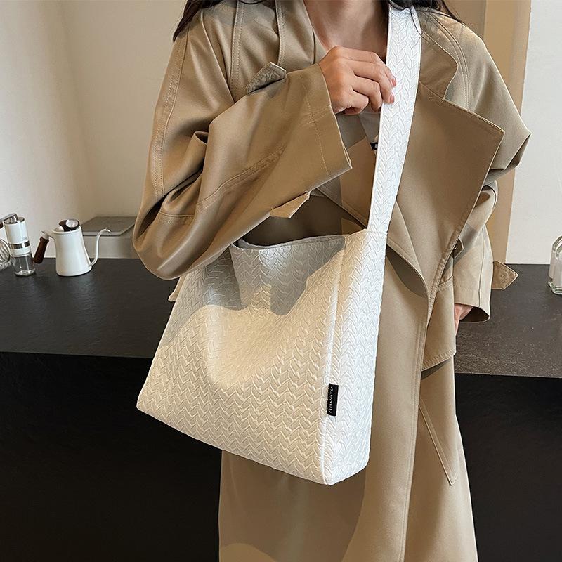 Wrinkled Cloth Bag Large Capacity Commuting Tote Bag Casual Lightweight Versatile One-shoulder Crossbody Bag