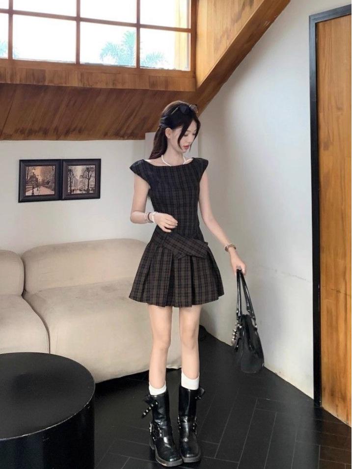 Women's Summer Sweet & Spicy Plaid A-Line Dress: Waist-Cinching, Pleated, Retro Style