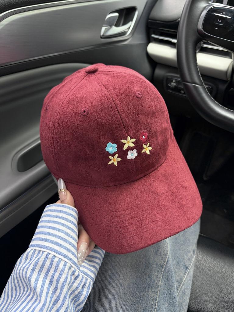 Suede small flower embroidery baseball cap for men and women couples big head circumference versatile fashion cap showing small face