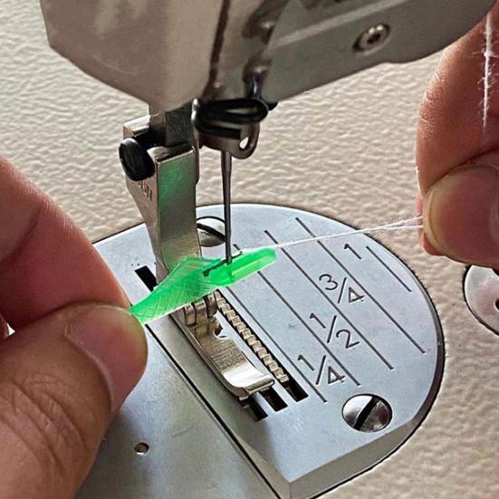 Mini Needle Threader Beginner Automatic Threading Tool Fish Design Sewing Threader for Hand Sewing And Machine Use DIY Craft And Repair