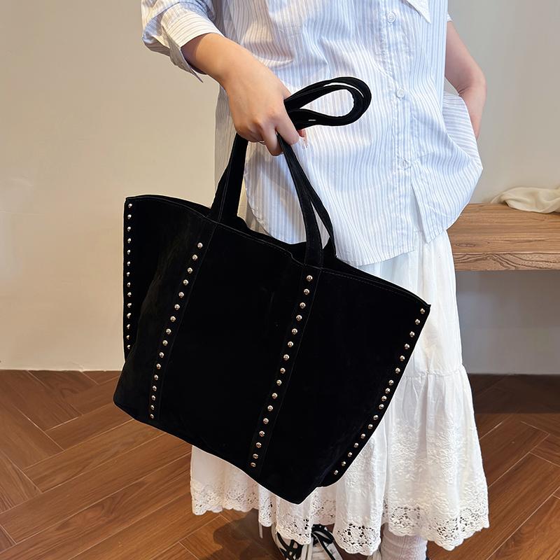 Yogodlns Designer Rivet Faux Suede Underarm Shoulder Bag Large Capacity Shopper Tote Bag Winter Handbags Coffee Black
