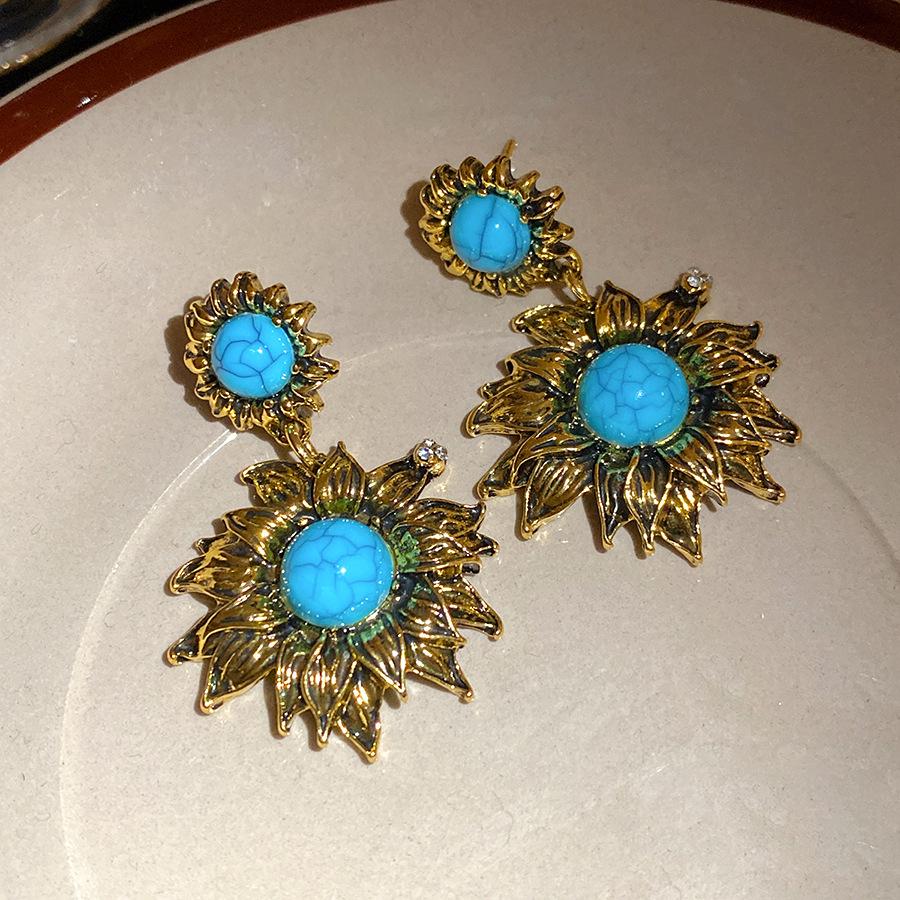 Medieval vintage silver needle resin flower stud earrings retro court temperament earrings light luxury high-end earrings
