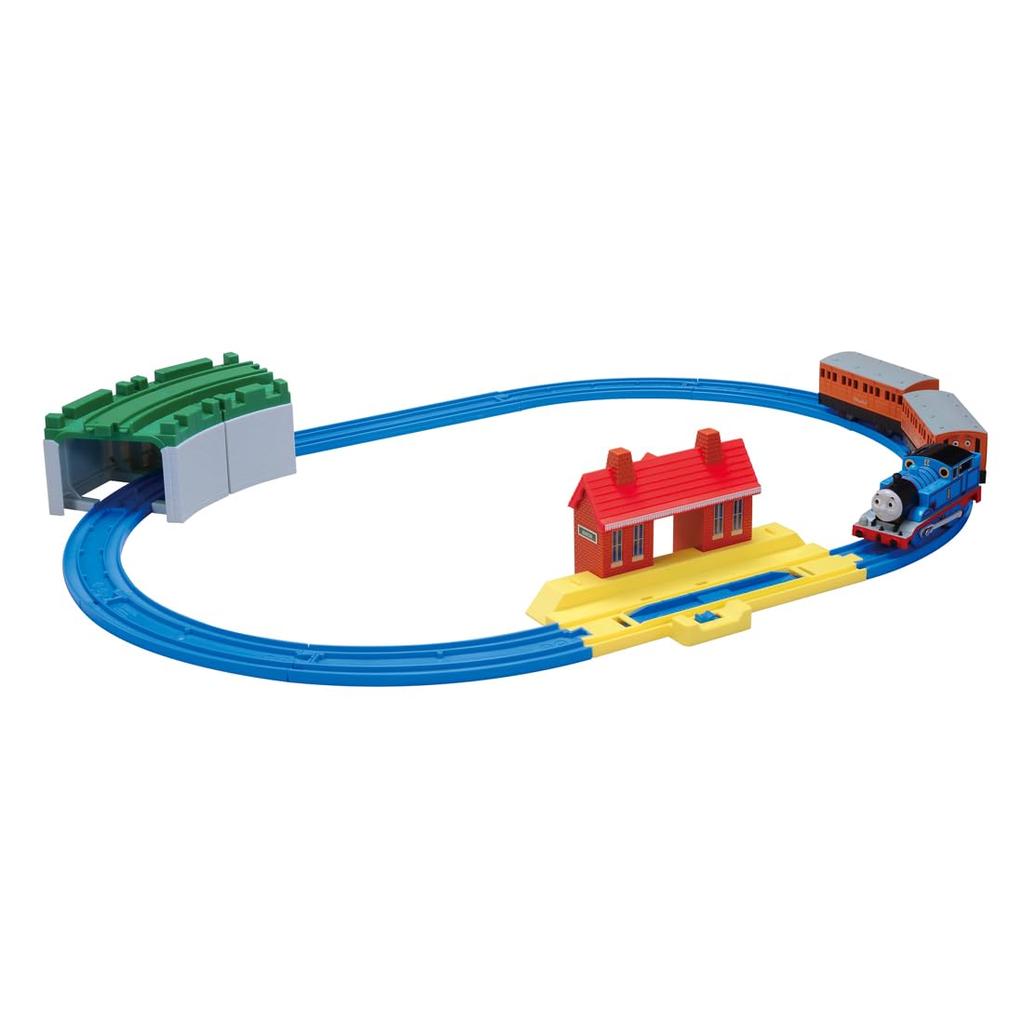 Takara Tomy "Plarail Thomas the Tank Engine Basic Set" Train Toy for Ages 3 and Up, Meets Toy Safety Standards and ST Mark Certified