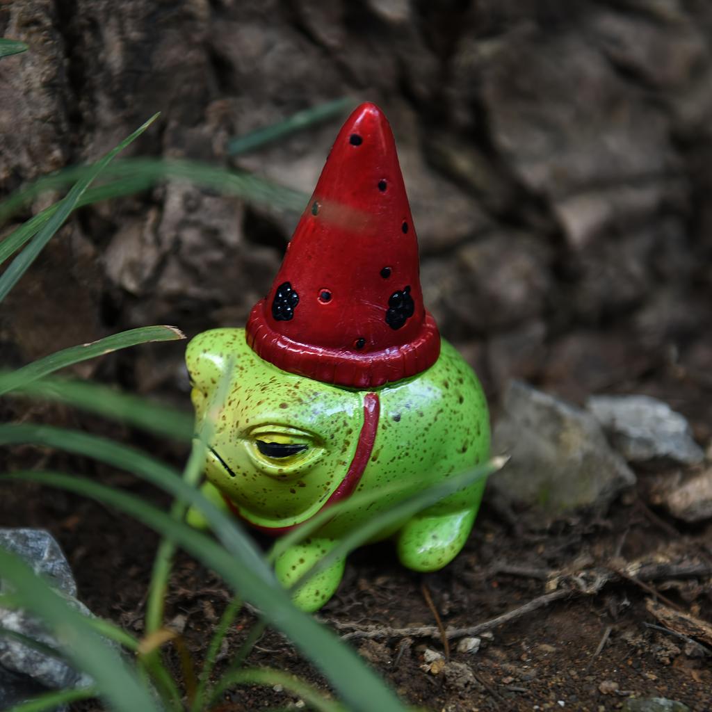 Small Frog Resin Ornaments Wearing Hats, Rural Garden Balcony Miniature Decorations, Rural Style Courtyard Accessories